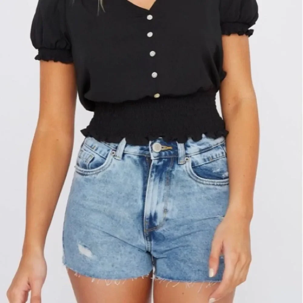 Chelsea Ultra High-Rise Acid Wash Raw Hem Jean Shorts 7 Junior's Charlotte Russe - Picture 1 of 12